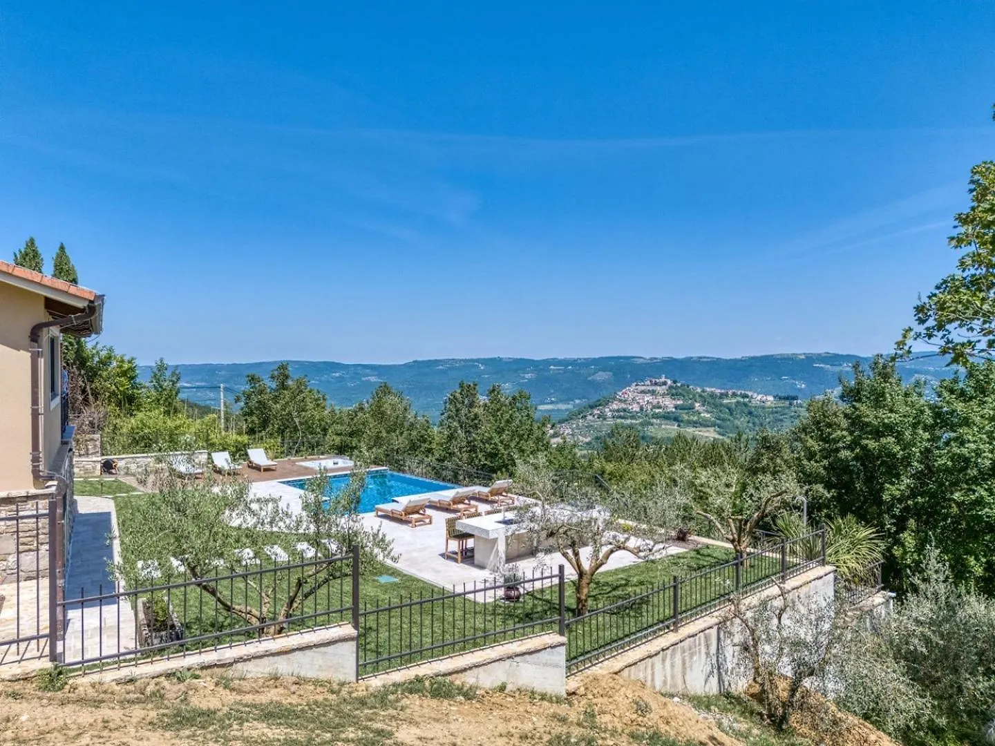 מוטובון Villa Clara Meloni