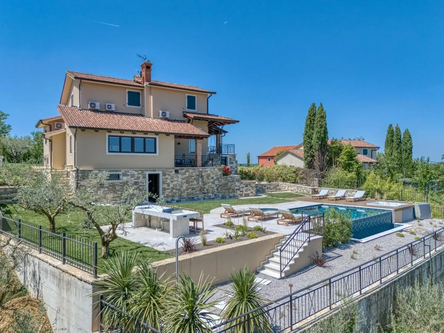 מוטובון Villa Clara Meloni 0*,